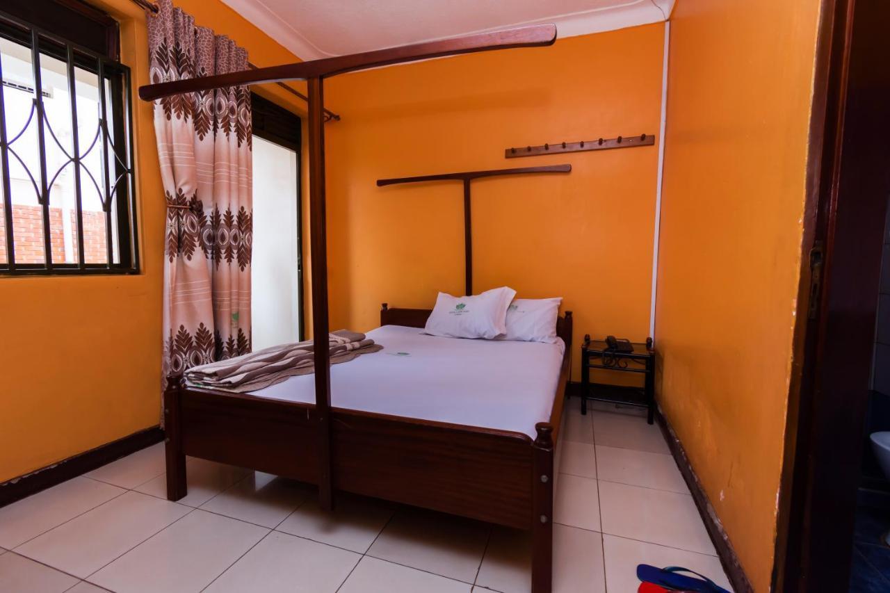 Royal Lake View Gardens Kampala Luaran gambar